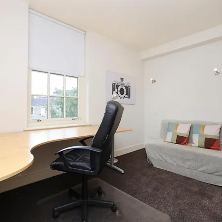 Joivy Spacious 2 Bed,2 Bath Flat, Free Parking And Rooftop Terrace Edinburgh Exterior photo