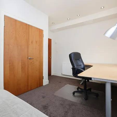 Joivy Spacious 2 Bed,2 Bath Flat, Free Parking And Rooftop Terrace Edinburgh Exterior photo