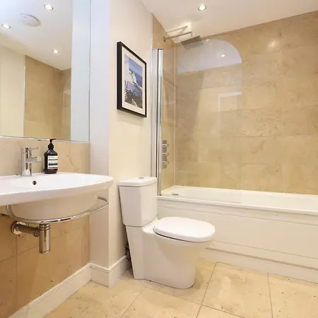 Joivy Spacious 2 Bed,2 Bath Flat, Free Parking And Rooftop Terrace Edinburgh Exterior photo