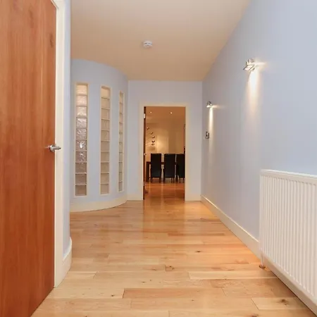 Joivy Spacious 2 Bed,2 Bath Flat, Free Parking And Rooftop Terrace Edinburgh Exterior photo