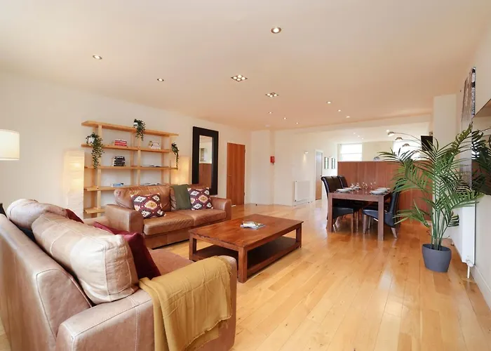 Joivy Spacious 2 Bed,2 Bath Flat, Free Parking And Rooftop Terrace