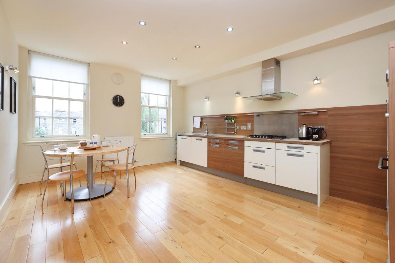 Joivy Spacious 2 Bed,2 Bath Flat, Free Parking And Rooftop Terrace Appartamento Edimburgo