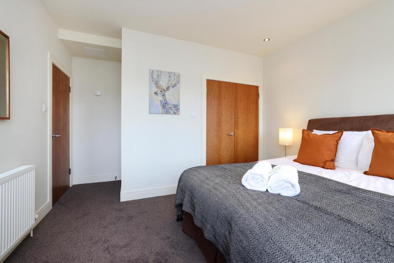 Joivy Spacious 2 Bed,2 Bath Flat, Free Parking And Rooftop Terrace Edimburgo