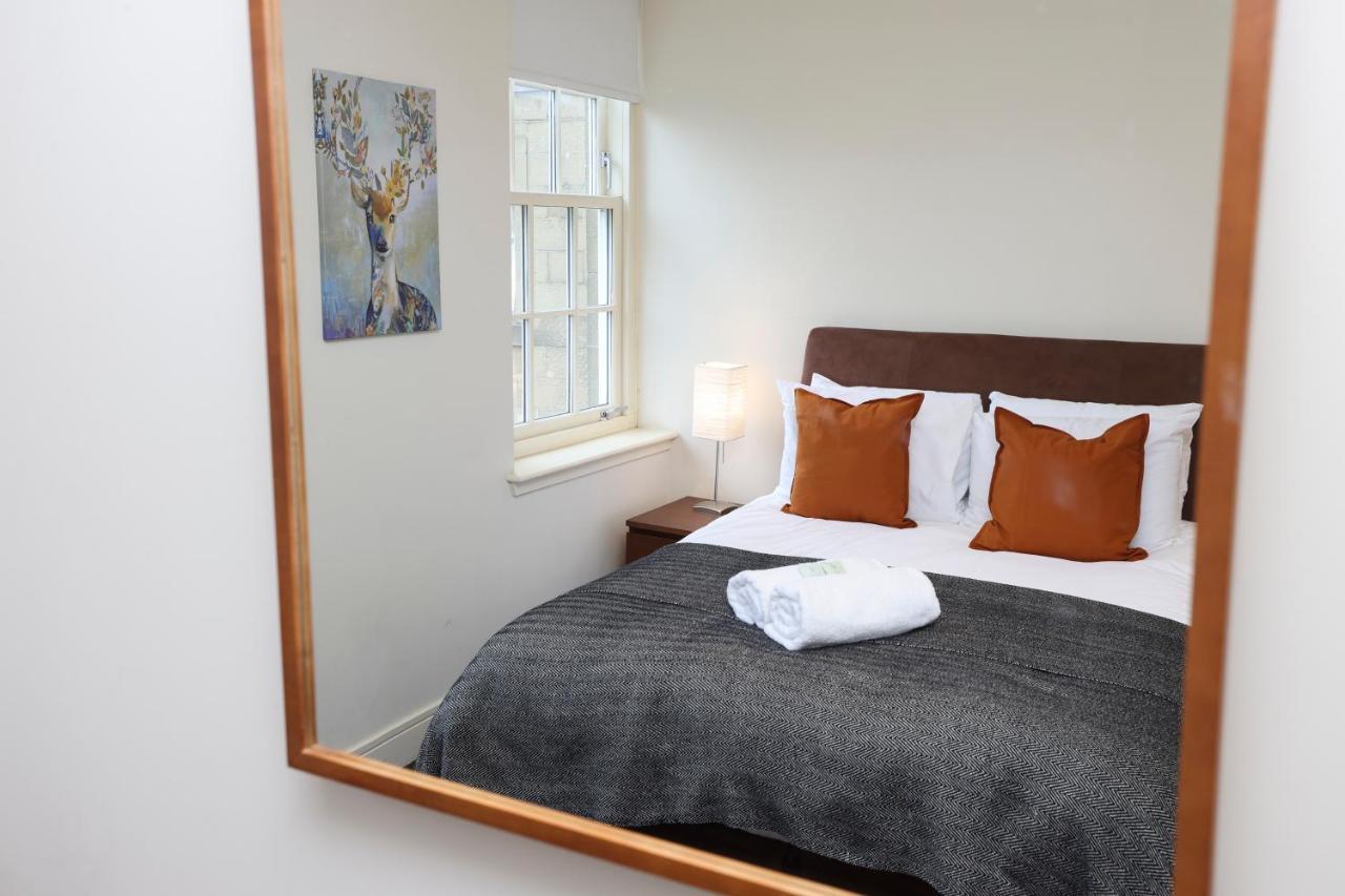 Joivy Spacious 2 Bed,2 Bath Flat, Free Parking And Rooftop Terrace Appartamento Edimburgo