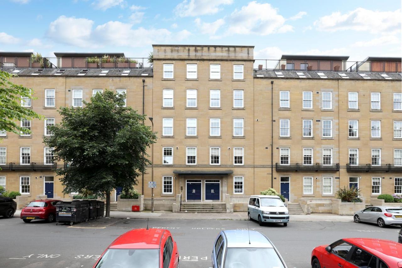 Joivy Spacious 2 Bed,2 Bath Flat, Free Parking And Rooftop Terrace Edimburgo