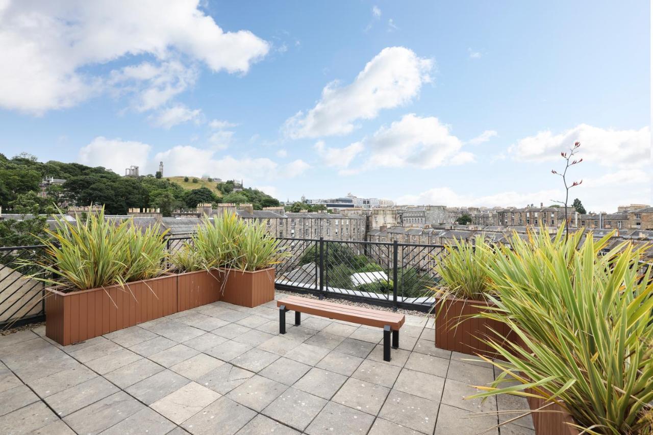 Joivy Spacious 2 Bed,2 Bath Flat, Free Parking And Rooftop Terrace Appartamento Edimburgo
