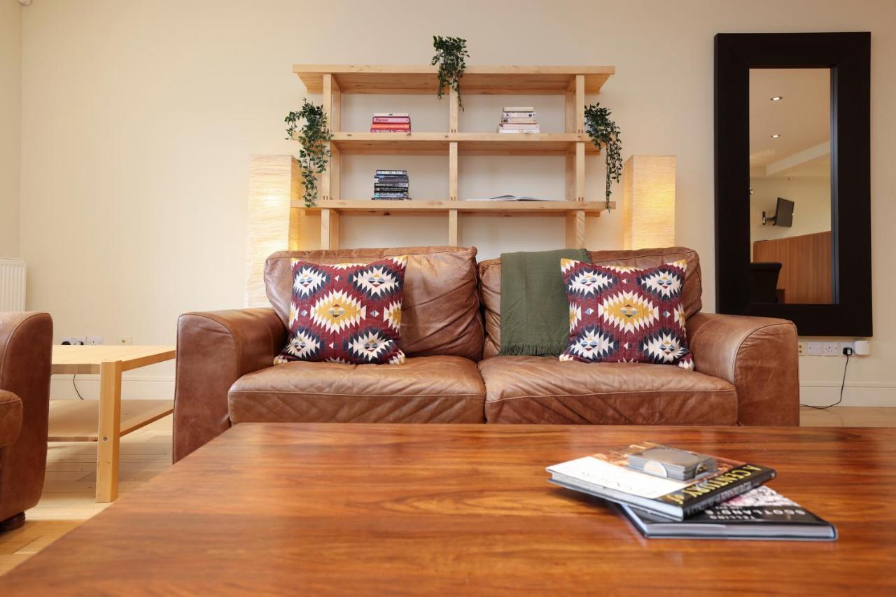Joivy Spacious 2 Bed,2 Bath Flat, Free Parking And Rooftop Terrace Appartamento Edimburgo