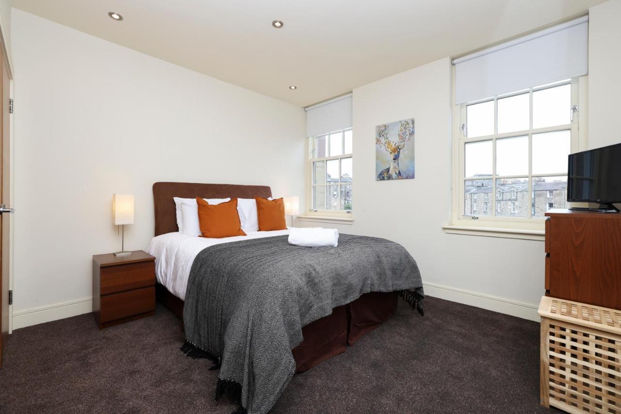 Joivy Spacious 2 Bed,2 Bath Flat, Free Parking And Rooftop Terrace Edimburgo