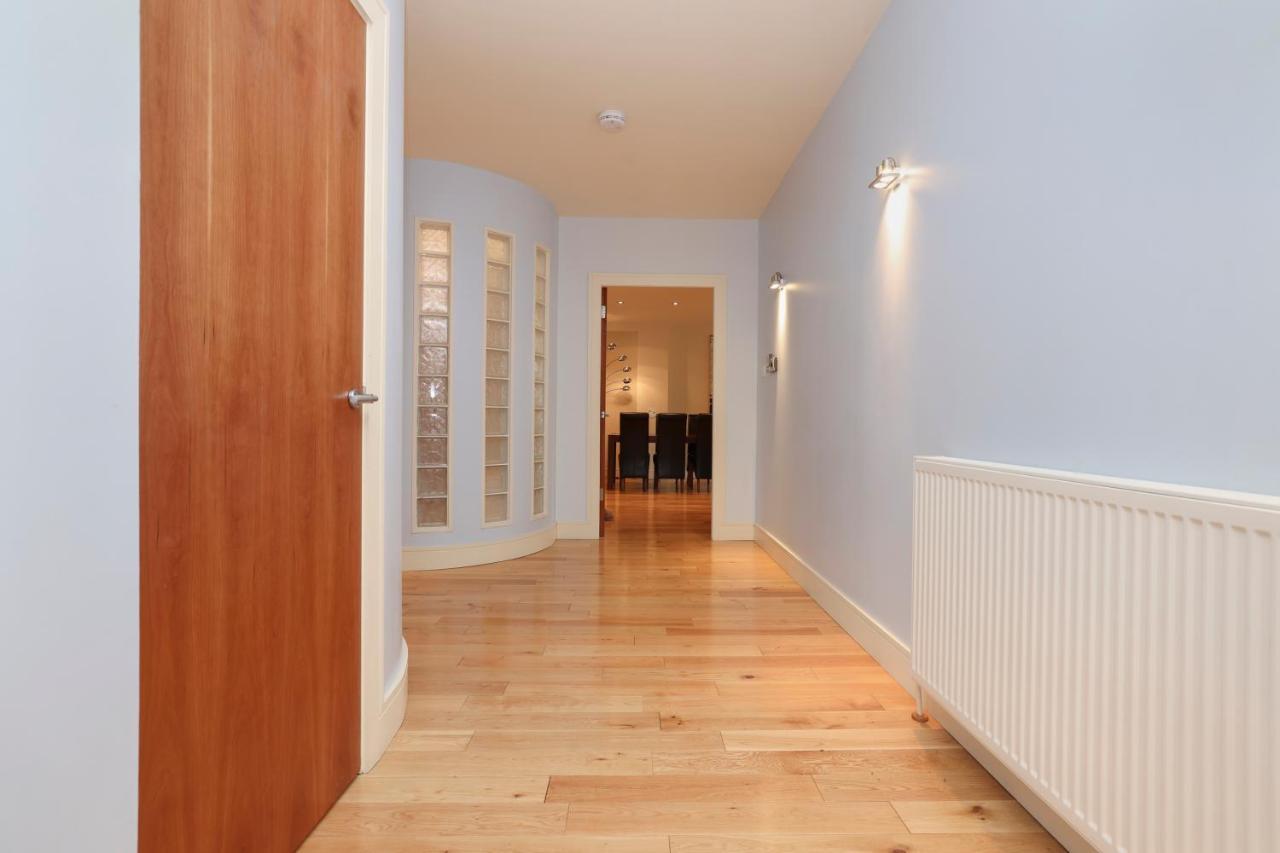 Joivy Spacious 2 Bed,2 Bath Flat, Free Parking And Rooftop Terrace Edimburgo