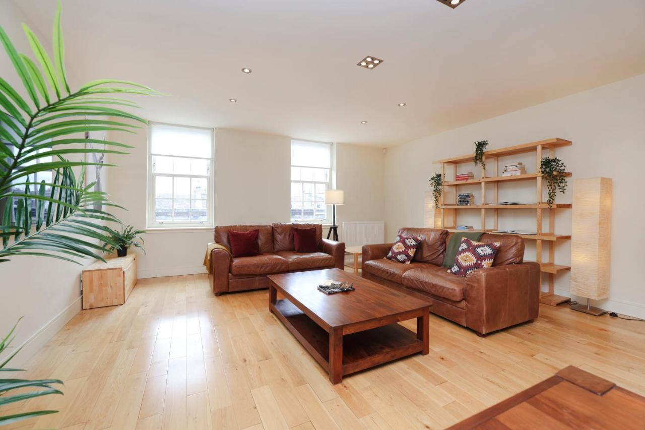 Joivy Spacious 2 Bed,2 Bath Flat, Free Parking And Rooftop Terrace Appartamento