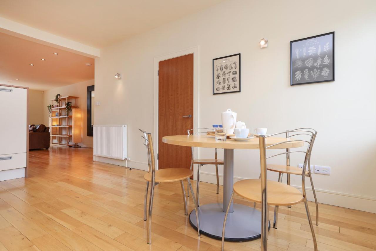 Joivy Spacious 2 Bed,2 Bath Flat, Free Parking And Rooftop Terrace Appartamento *
