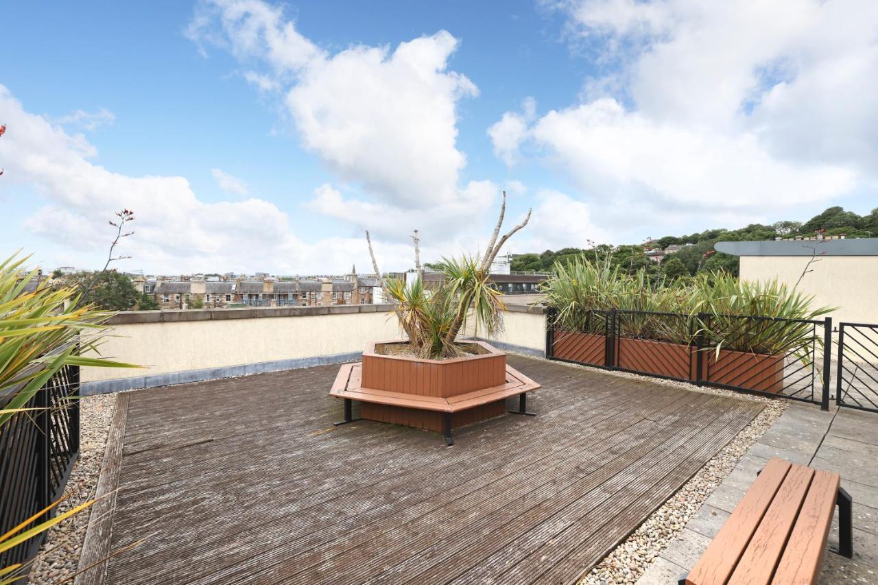 Joivy Spacious 2 Bed,2 Bath Flat, Free Parking And Rooftop Terrace Appartamento Edimburgo
